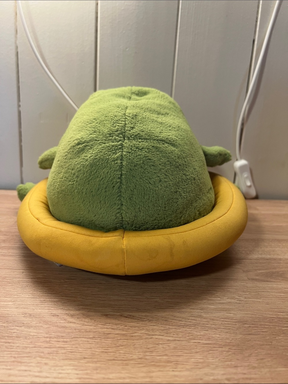 Jellycat Ricky Rainfrog with Duck - Picture 3 of 8